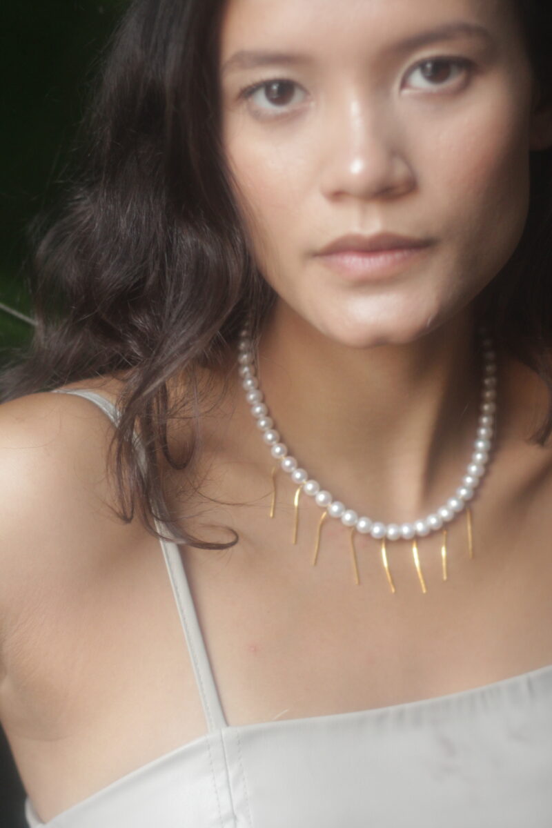 10 decoart pearl necklace