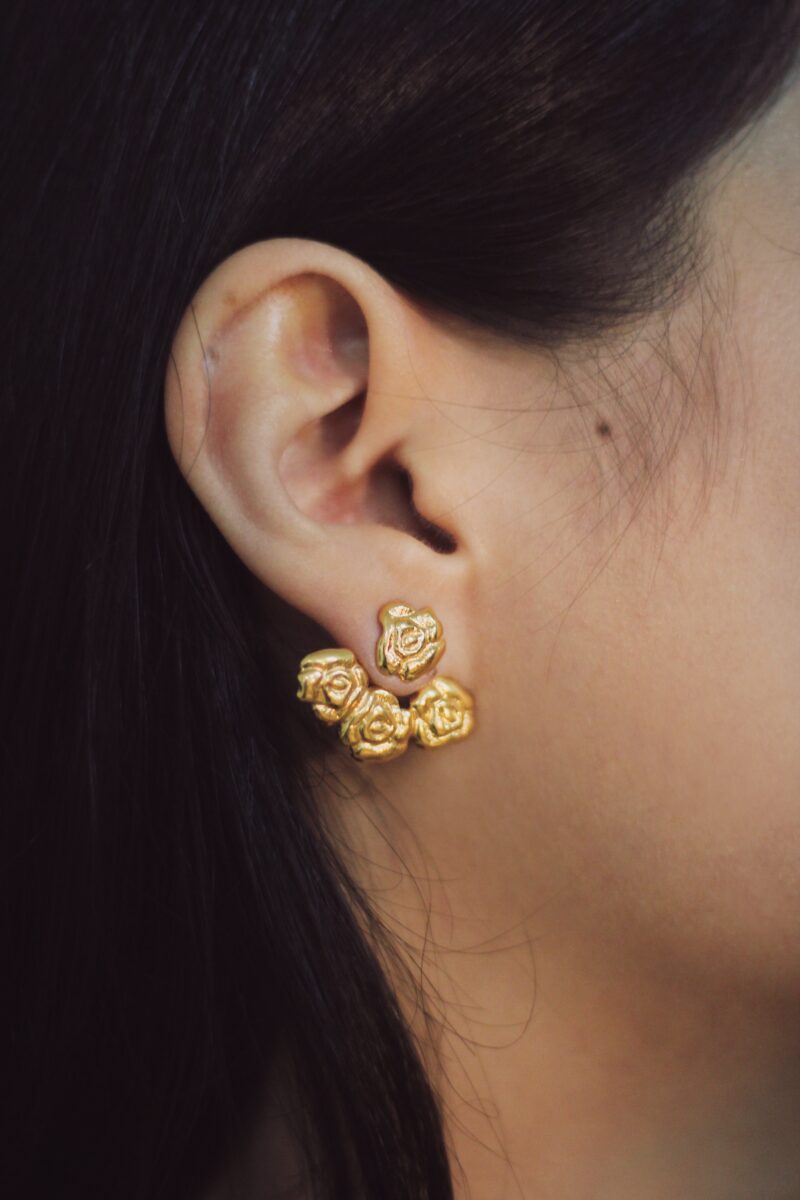 10 decoart earrings with roses