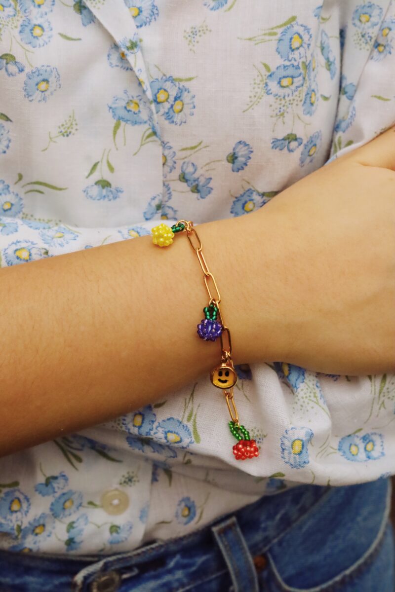 10 decoart bracelet with beaded fruits